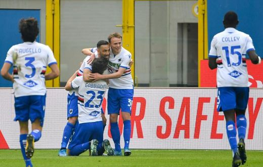 Sampdoria forward Fabio Quagliarella (Rear L) scored his 10th goal this season against AC Milan.