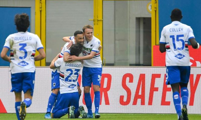 Sampdoria forward Fabio Quagliarella (Rear L) scored his 10th goal this season against AC Milan.
