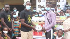 Hans Nunoo Sarpei donates
