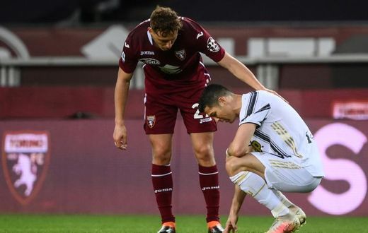 Torino defender Mergim Vojvoda (C) comforts Juventus' Cristiano Ronaldo after a 2-2 stalemate.