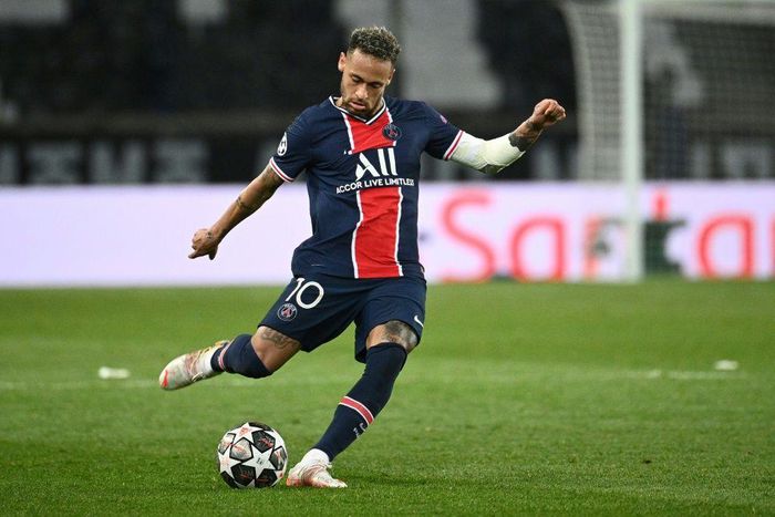 Neymar and Paris Saint-Germain are still doing the chasing behind Lille in the Ligue 1 title race