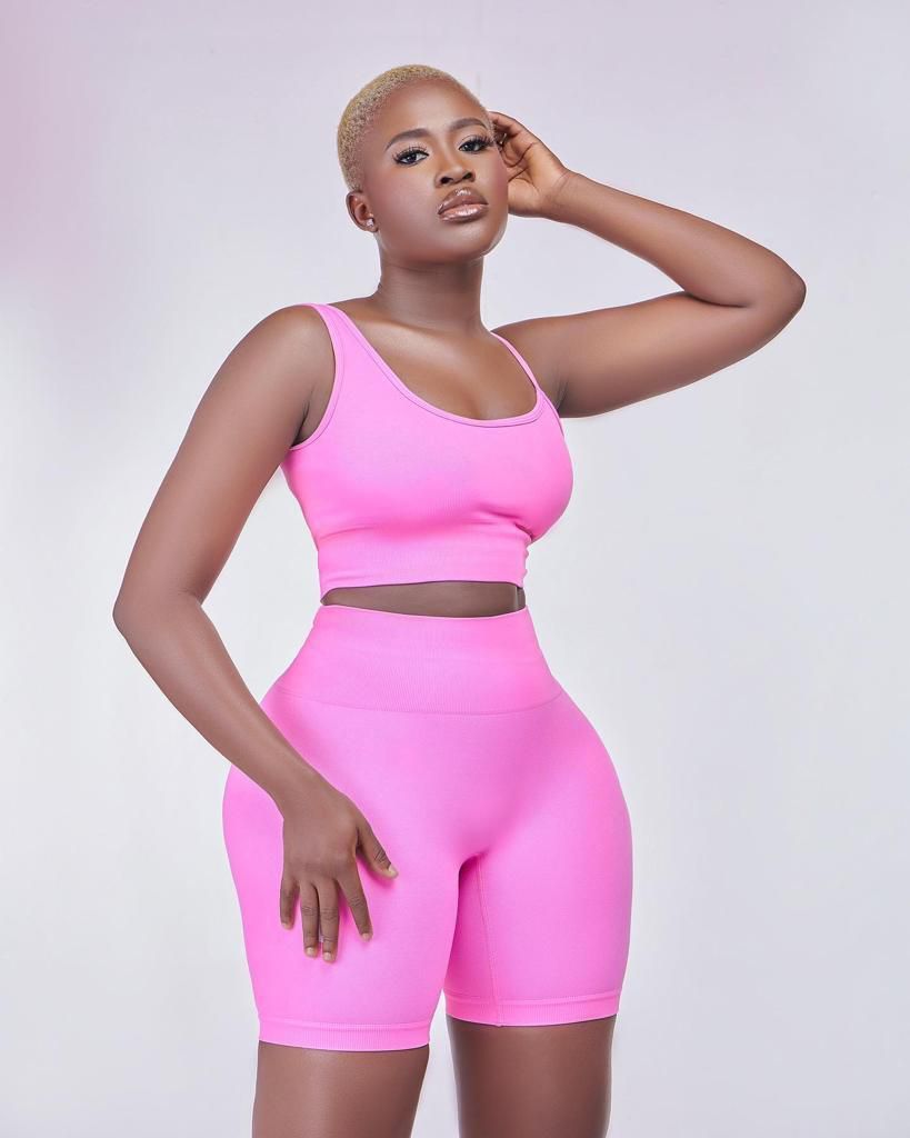 Fella Makafui shows off body