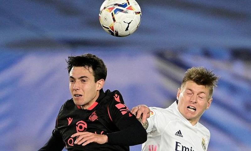 Toni Kroos (R) heads the ball with Real Sociedad's Spanish midfielder Martin Zubimendi during Monday's 1-1 draw