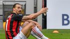 Zlatan Ibrahimovic is struggling with muscular issues.