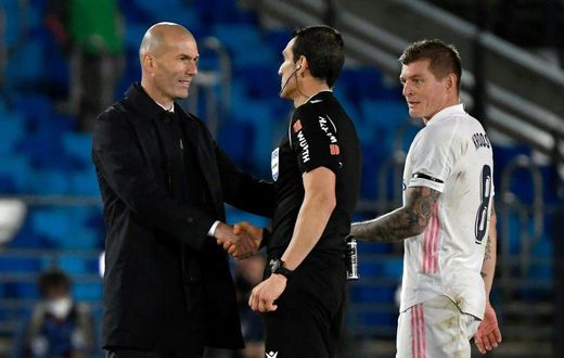 A dramatic penalty decision proved crucial in Real Madrid's 2-2 draw against Sevilla on Sunday.