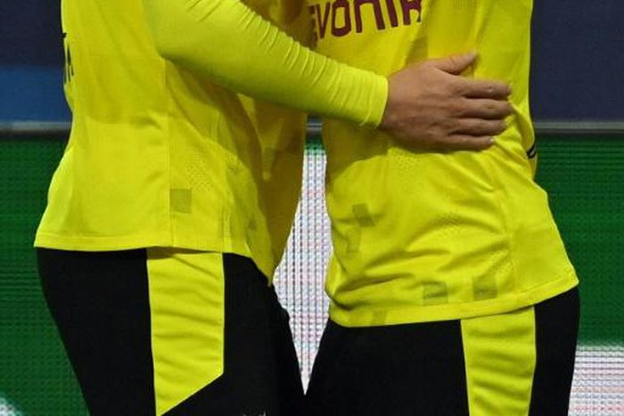 Jadon Sancho (R) celebrates his stunning free-kick with Dortmund teammate Erling Braut Haaland