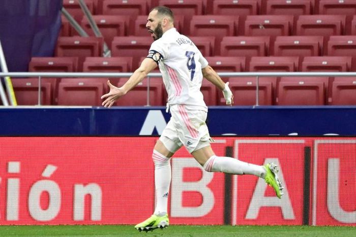 Benzema's late strike kept the pressure on Atletico at the top