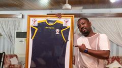 Richard Addison receives special jersey from Givova Sporting Academy