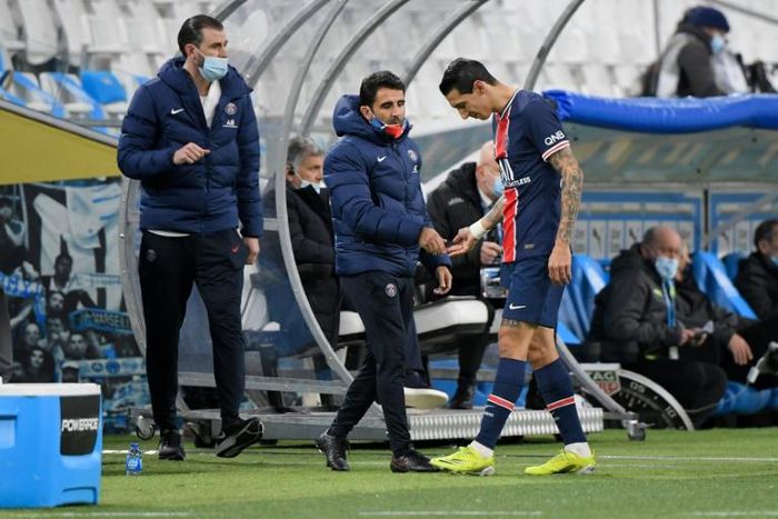 Angel Di Maria (R) limped off with a thigh injury during Paris Saint-Germain's 2-0 win over Marseille on Sunday
