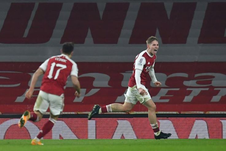 Arsenal midfielder Emile Smith-Rowe (R) celebrates scoring against Newcastle