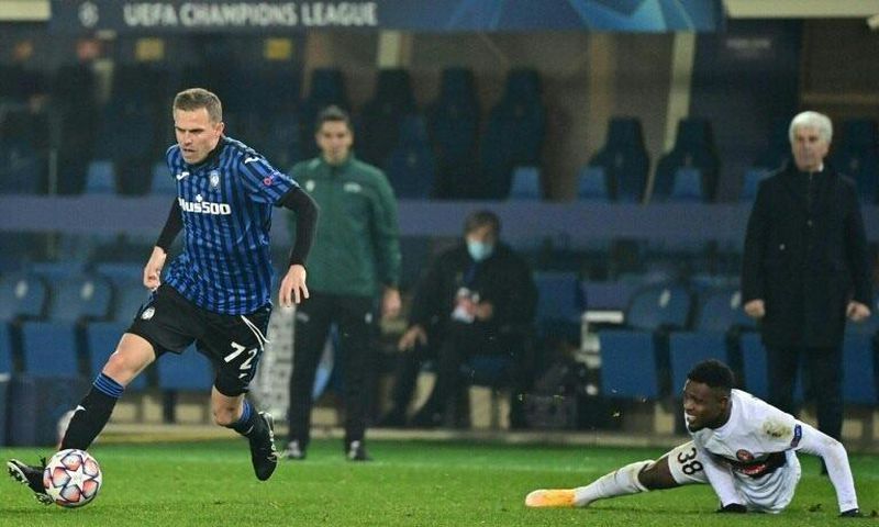 Back to his best: Atalanta's Josip Ilicic (L) scored and had a role in two other goals against Benevento