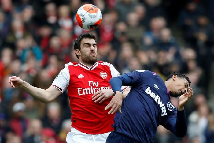 Greek defender Sokratis Papastathopoulos (L) has joined Olympiakos after three seasons with Arsenal