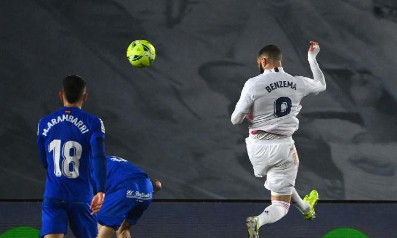Karim Benzema (R) helped Real Madrid pull to within five points of La Liga leaders Atletico Madrid