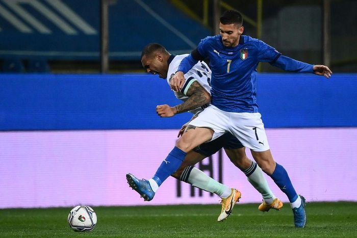 Italy midfielder Lorenzo Pellegrini (R) pulled up injured in training.