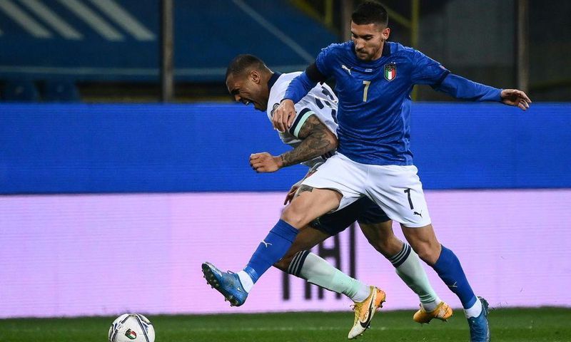 Italy midfielder Lorenzo Pellegrini (R) pulled up injured in training.