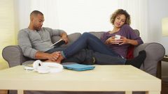 5 phone habits that are damaging to any relationship