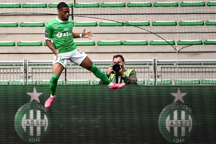 Arnaud Nordin celebrated after scoring the winner for Saint-Etienne