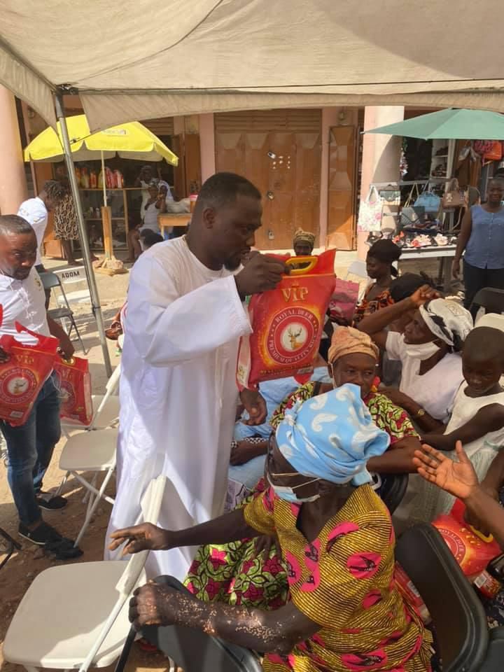 Salt FM boss donates food items to widows at Kumawu and Mampong on Boxing Day