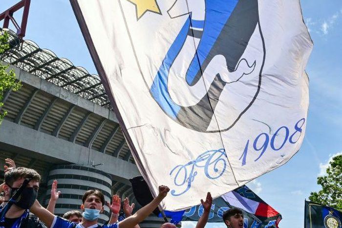 Inter Milan fans celebrate outside the San Siro.