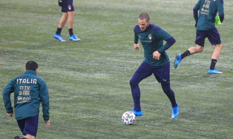 Italy's players including Leonardo Bonucci (C) train prior to the World Cup qualifier against Lithuania in Vilnius