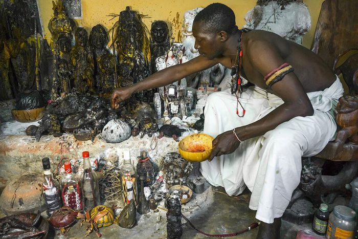 Robbers return to place GH¢51,900 stolen cash at victim’s doorstep after he invoked 8 deities