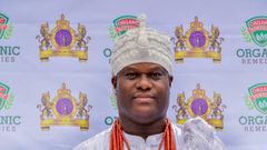 Ooni of Ife, Oba Adeyeye Ogunwusi unveils COVID-19 herbal drugs.  [Twitter/@OoniAdimulaIfe]