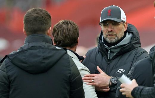 Jurgen Klopp (right) is struggling to turn around Liverpool's Premier League form