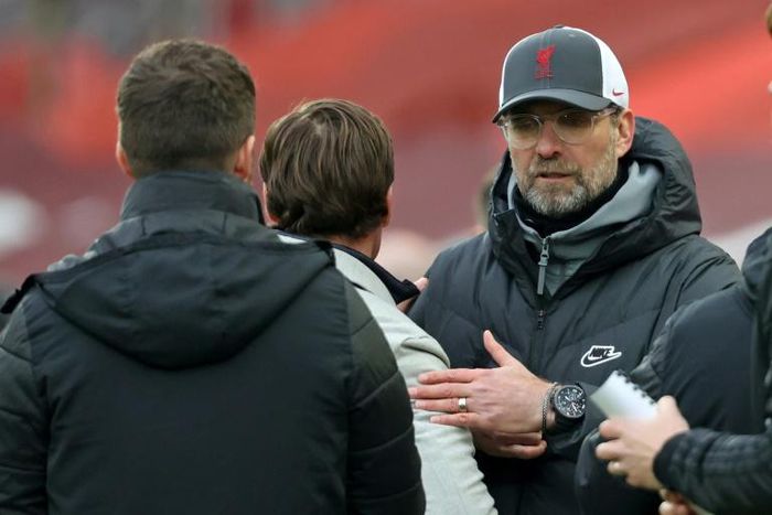 Jurgen Klopp (right) is struggling to turn around Liverpool's Premier League form