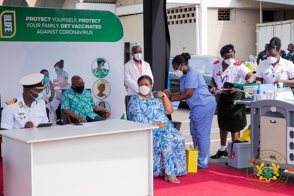 First lady, Rebecca Akufo-Addo takes her vaccine injection