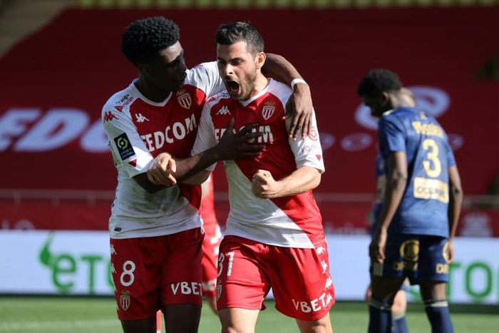 Kevin Volland (right) celebrates his 89th-minute goal