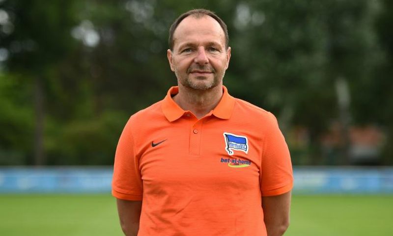 Hertha Berlin has parted company with goalkeeping coach Zsolt Petry