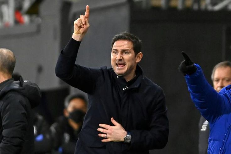 Frank Lampard believes making the top four, not the title race is Chelsea's immediate priority