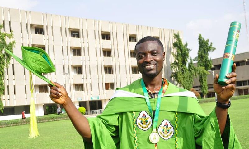 Cocaine pusher who became a shoeshine boy has graduated from KNUST