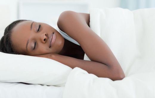 Ladies: Here are 6 reasons why you shouldn’t sleep with makeup on