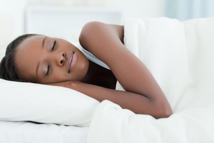 Ladies: Here are 6 reasons why you shouldn’t sleep with makeup on
