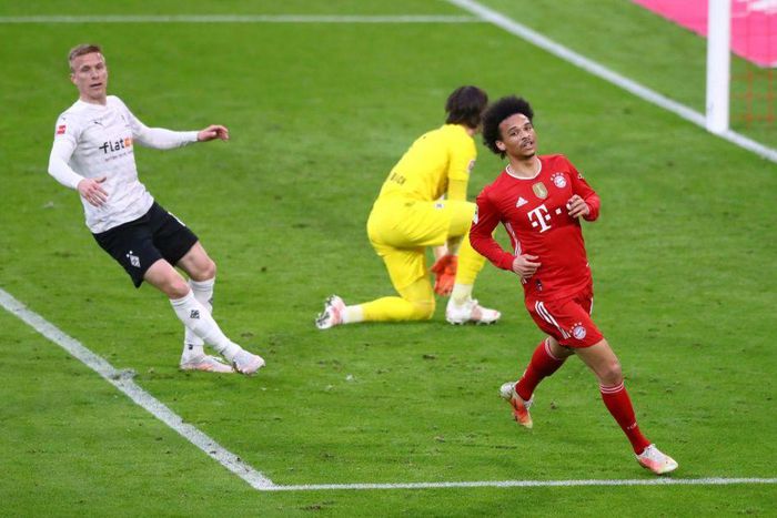 Leroy Sane (R) celebrates scoring Bayern Munich's final goal in a 6-0 thrashing of Moenchengladbach