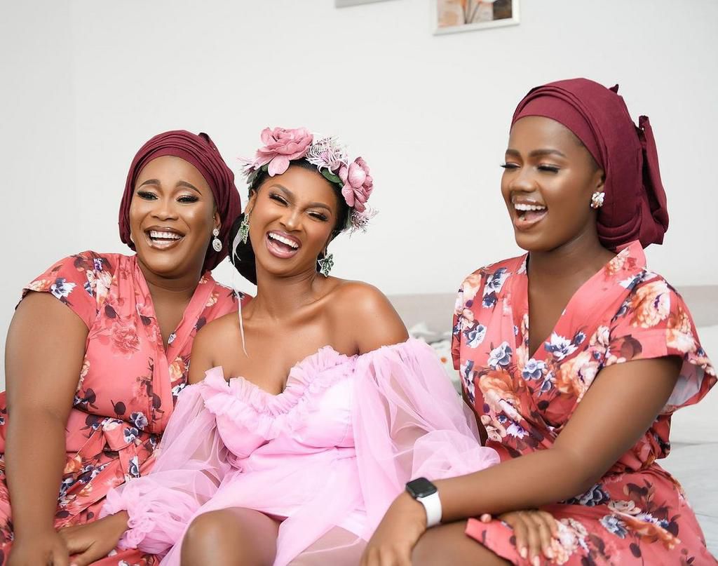 Mimi and her bridesmaids