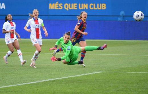 Lieke Martens scored both goals for Barcelona in the second leg of their semi-final against PSG