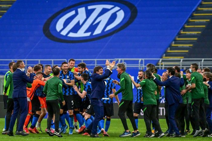 Inter Milan celebrate after beating Sampdoria in the San Siro.