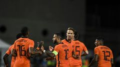 Memphis Depay scored twice for the Netherlands in a 2-2 draw against Scotland