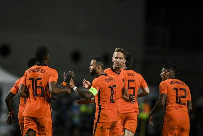 Memphis Depay scored twice for the Netherlands in a 2-2 draw against Scotland