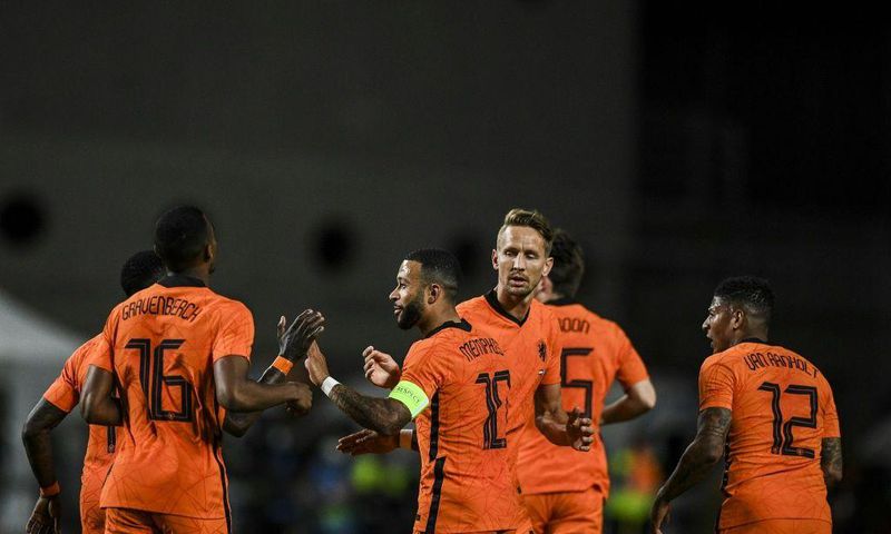 Memphis Depay scored twice for the Netherlands in a 2-2 draw against Scotland