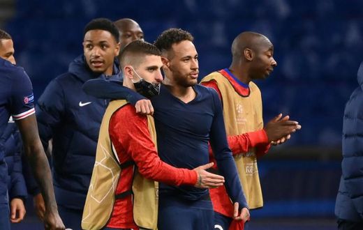 Paris Saint-Germain duo Marco Verratti and Neymar celebrate after beating holders Bayern Munich to reach the Champions League semi-finals