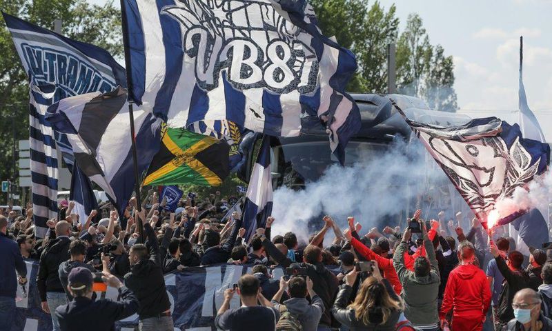 Bordeaux fans put on a show of support for the struggling Ligue 1 club ahead of their game against Rennes