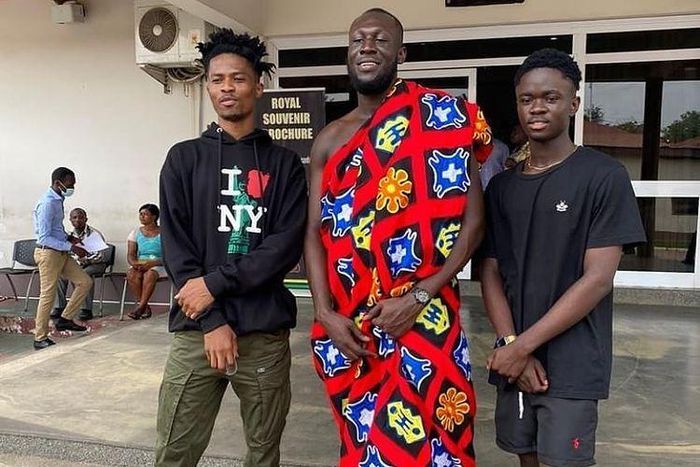 Stormzy hangs out with Kwesi Arthur and Yaw Tog
