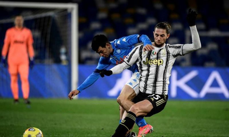 Napoli forward Hirving Lozano (L) picked up a hamstring injury playing against Juventus.