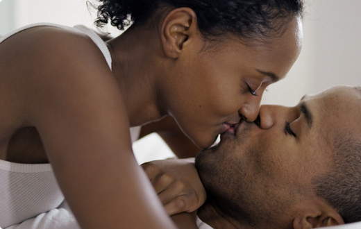 ___8307055___2018___4___26___13___black_couple_kiss_1