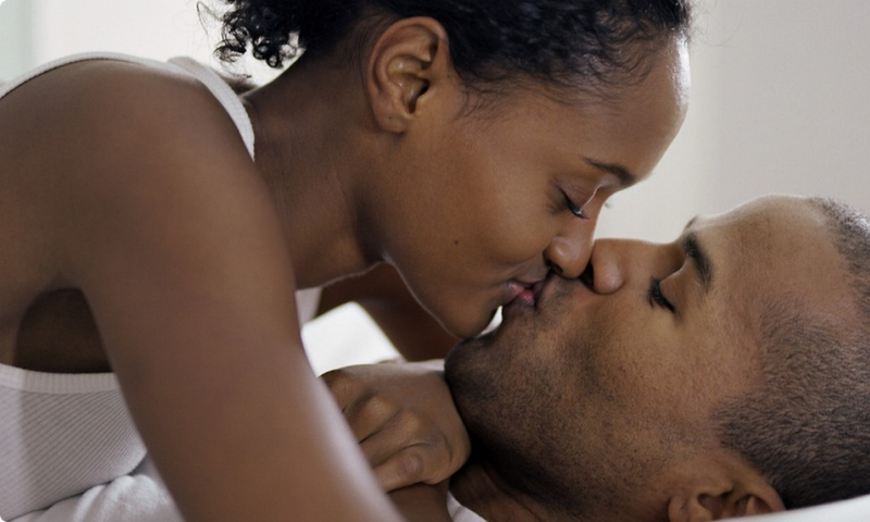 ___8307055___2018___4___26___13___black_couple_kiss_1
