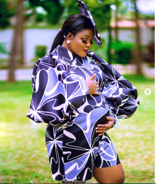 Akosua Vee