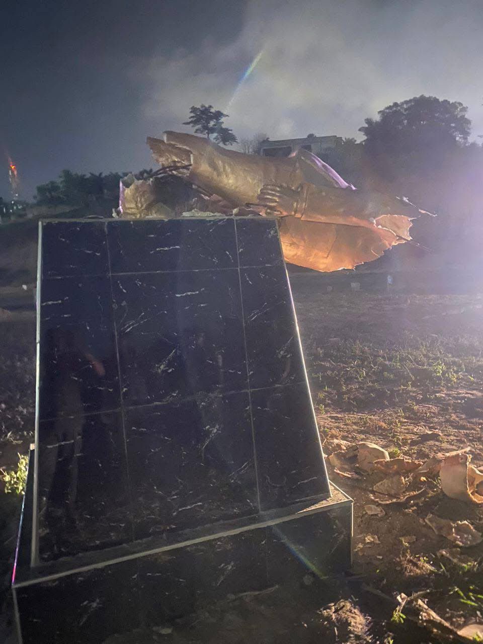 Akufo-Addo’s ‘prestigious’ statue at Effia-Nkwanta roundabout smashed to pieces